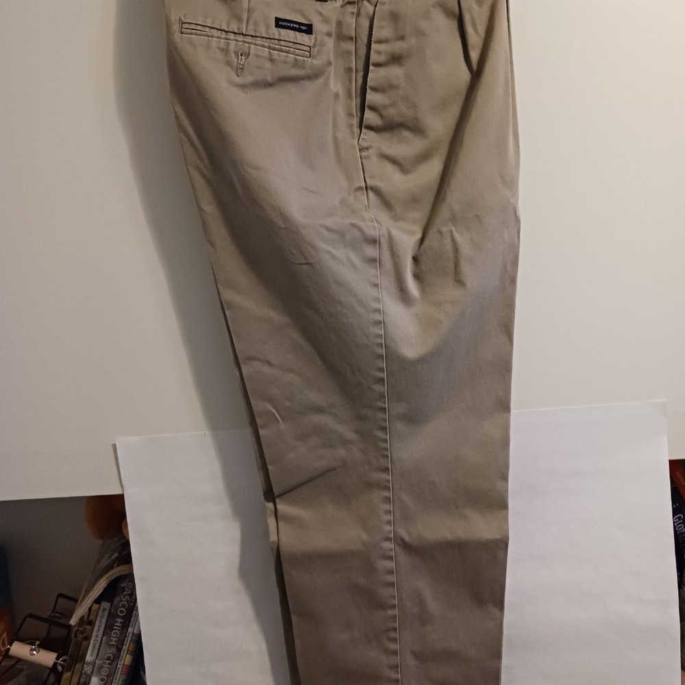 Dockers D3 pleated casual pants size 38x30